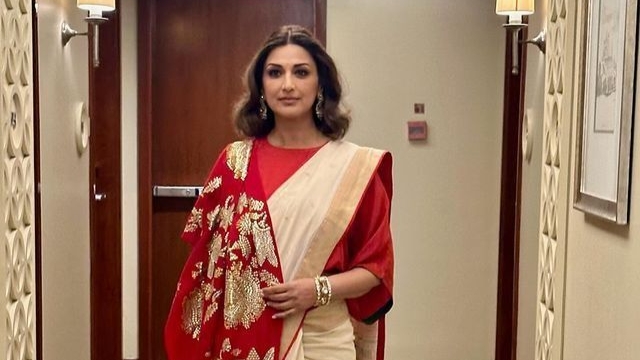 Sonali Bendre Biography in Hindi | जिंदगी, करियर और प्रेरणादायक कहानी: